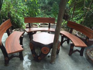 bàn ghế đá giả gỗ 60