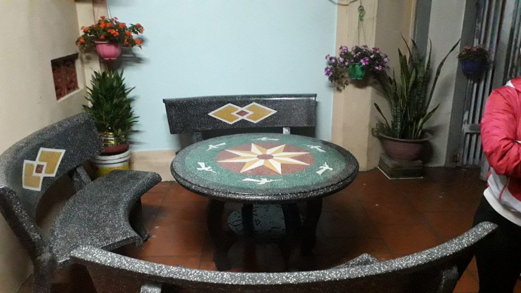 bàn ghế đá granito tròn